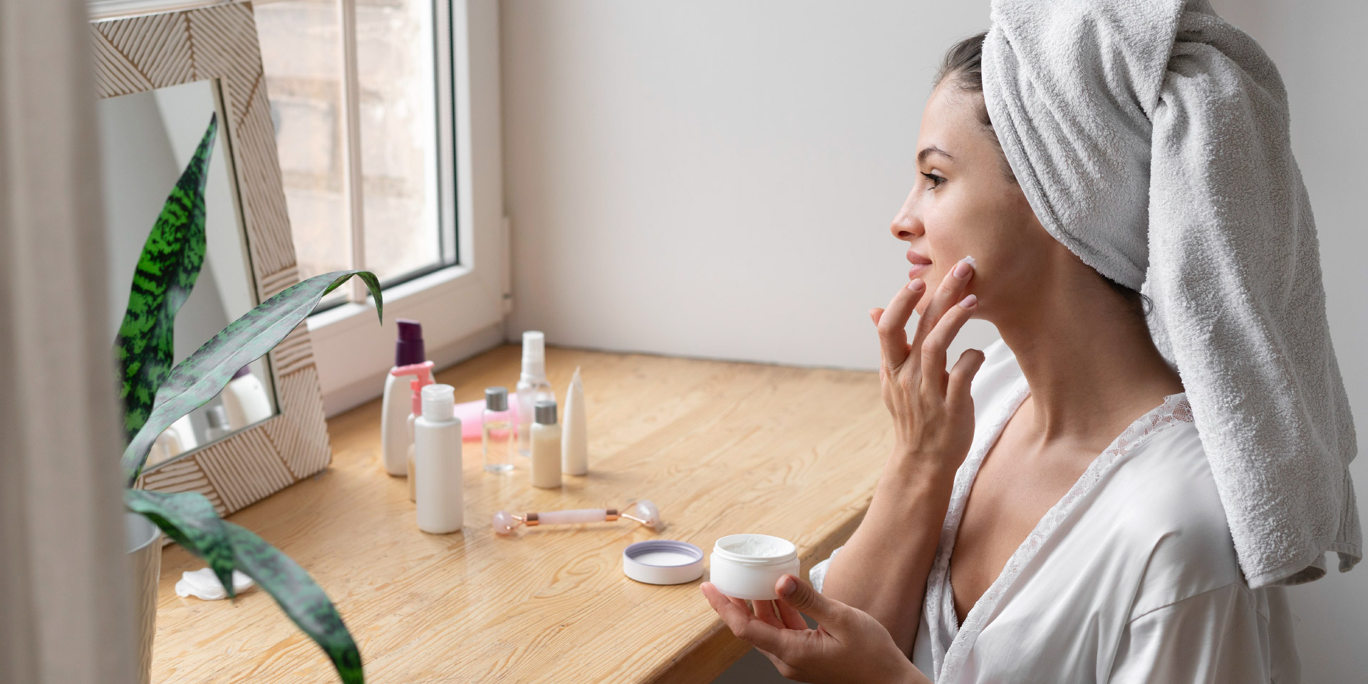 Como combinar séruns, cremes e protetor solar para melhores resultados na sua rotina de skincare