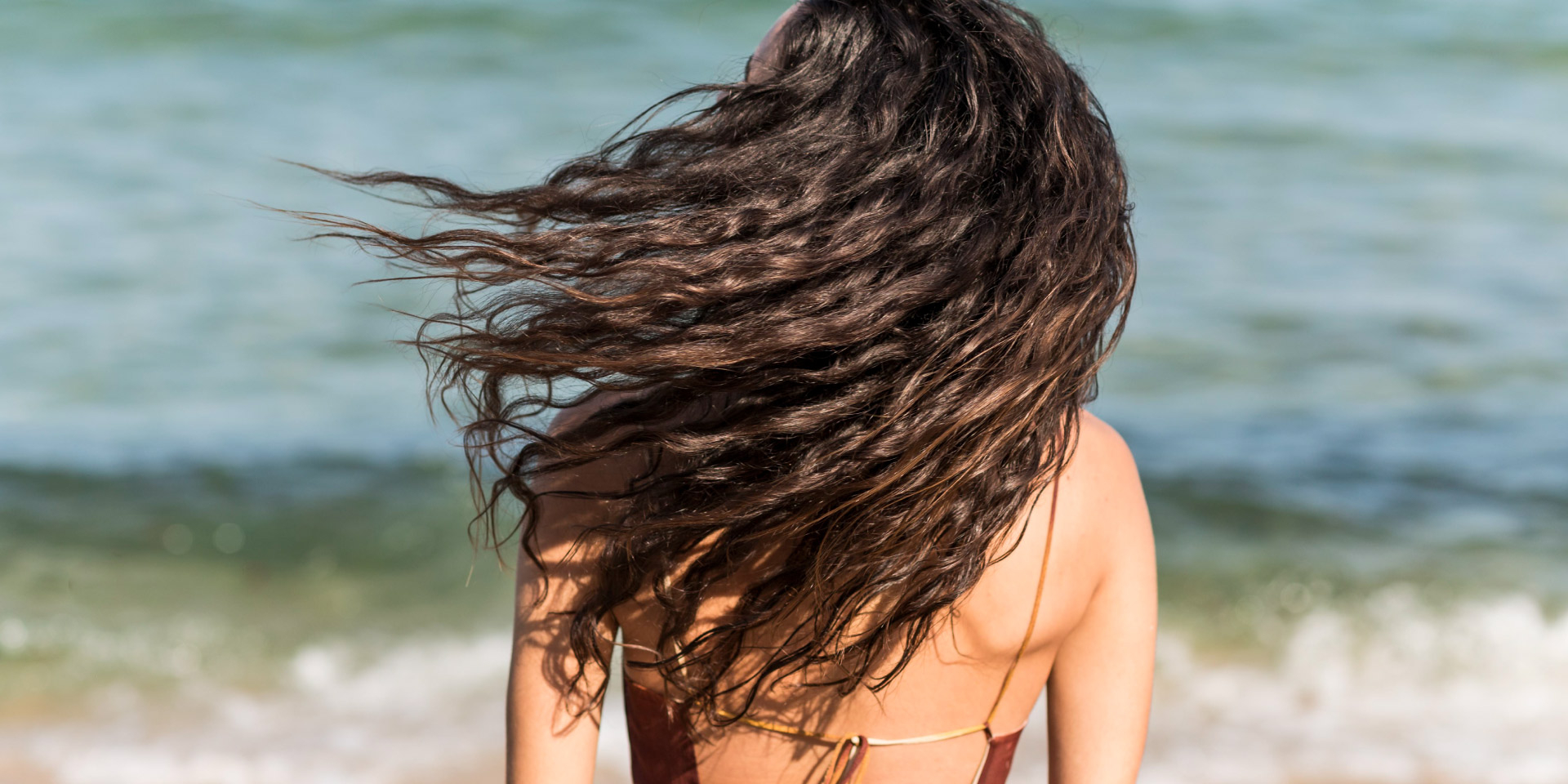 Protetor Solar para o Cabelo: os cuidados essenciais contra sol, sal e cloro